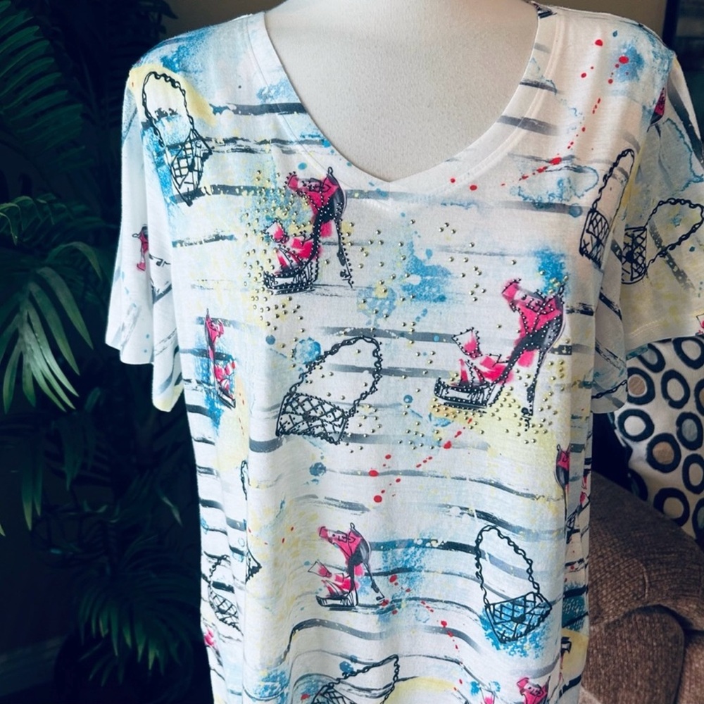 🇺🇸 Avenue Women's Shopping Graphic Print Top with Scoop Neck. Size 18/20